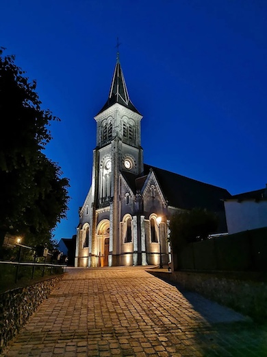 parvis de l_eglise Authon-du-Perche copie